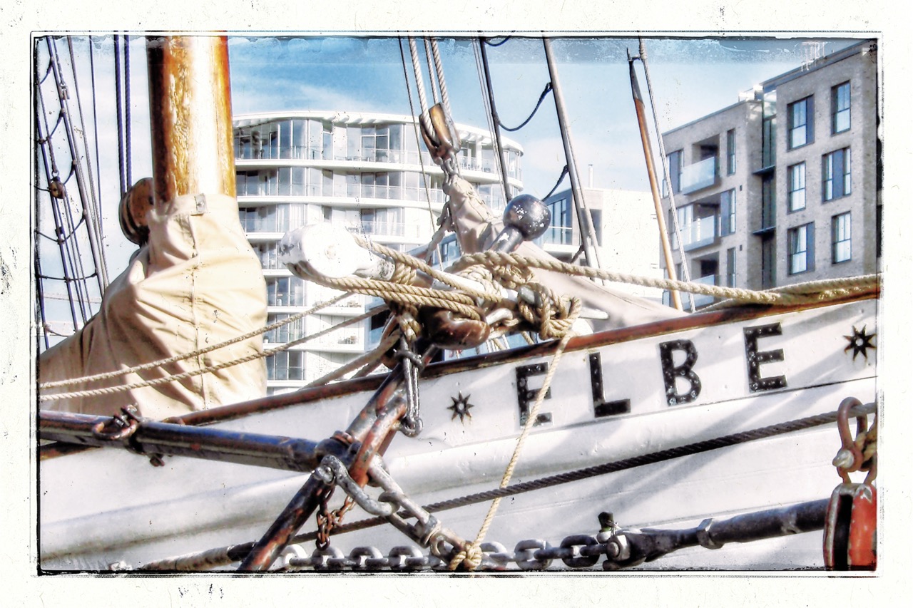Motiv Segelschiff Elbe, Hafencity