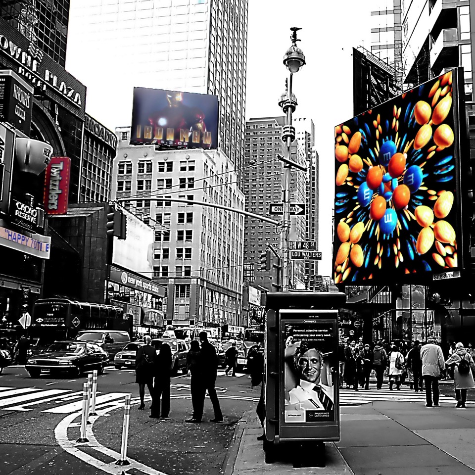 Motiv Time Square Advertising