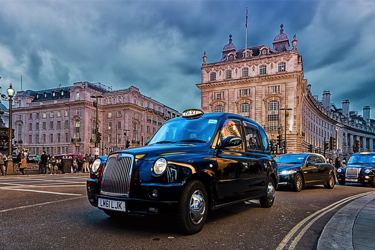 Motiv London Cab at Piccadilly Circus